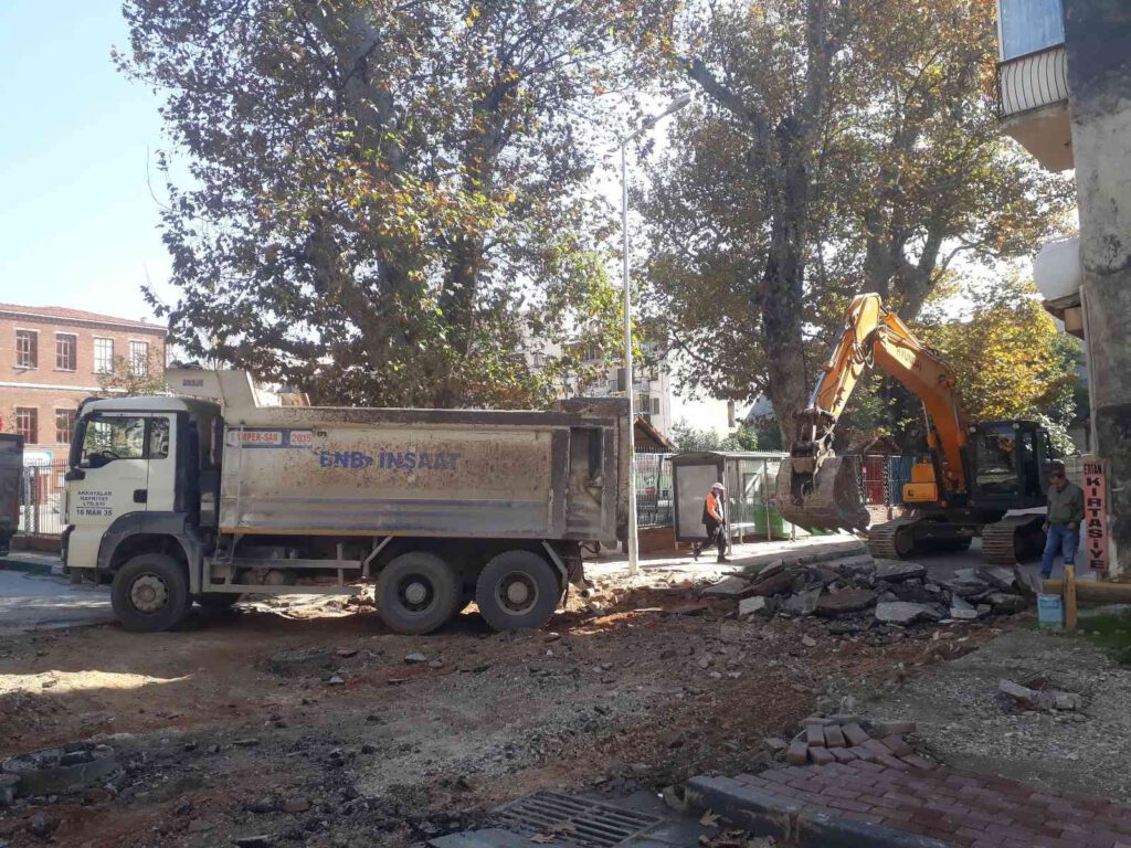 Balıkpazarı yolları yenileniyor