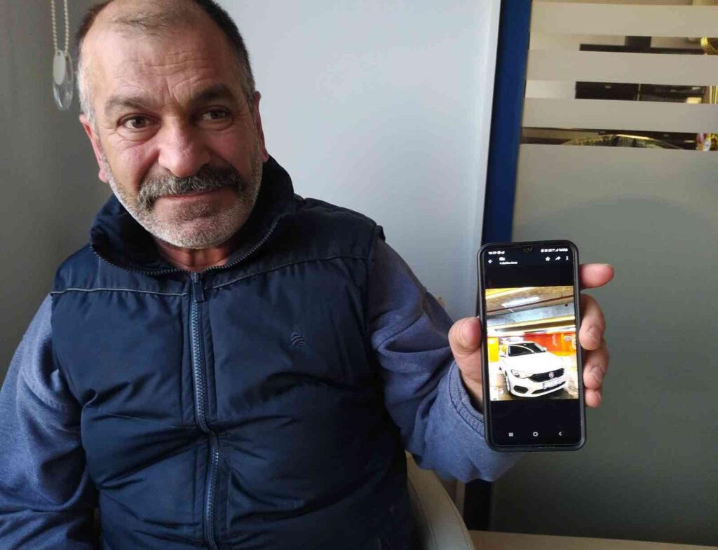 Bir araba fotoğrafıyla parasını çaldılar