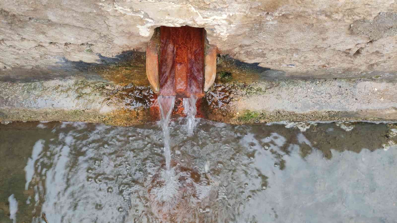 Bu çeşmeden doğal maden suyu akıyor!