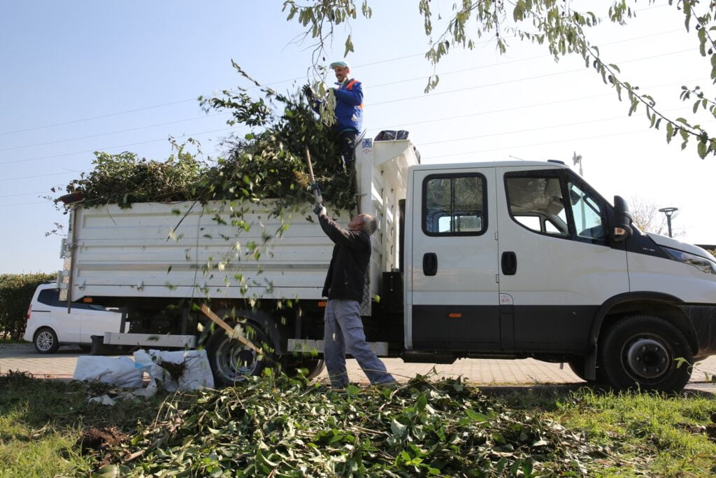Bursa’da budama atıkları gübre oluyor