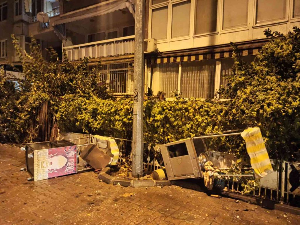 Bursa’da tekneler sular altında kaldı