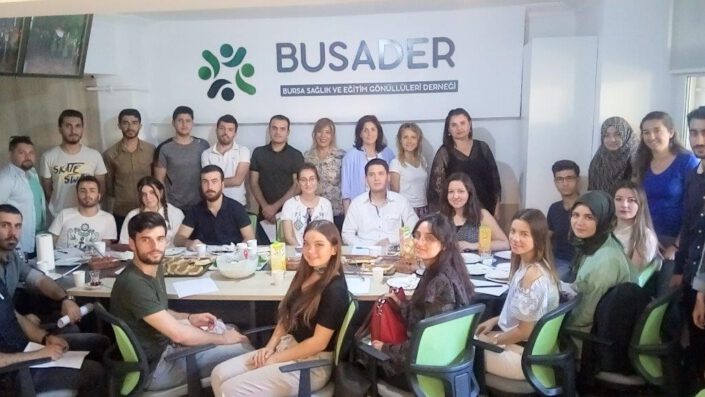 Busader’den 400 öğrenciye 1 milyon TL burs