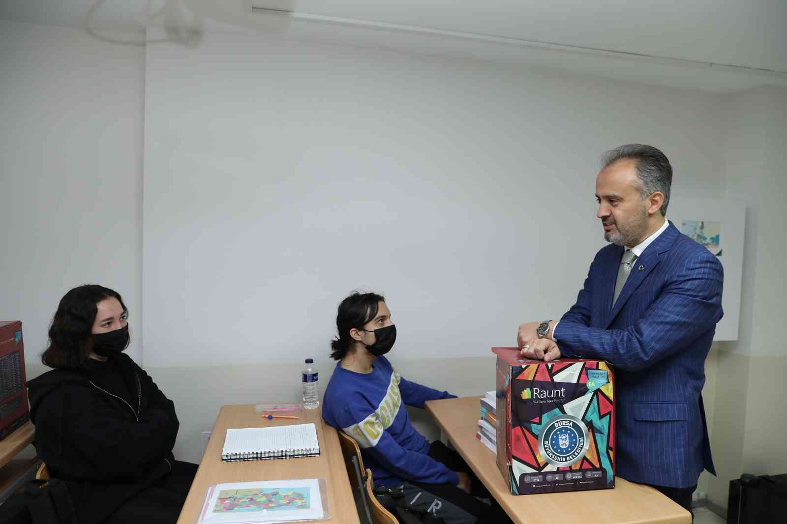 Büyükşehir, gençleri üniversiteye hazırlıyor