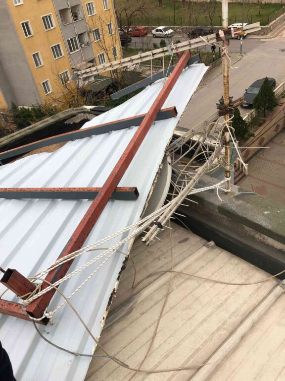 Büyükşehir’de lodos mesaisi