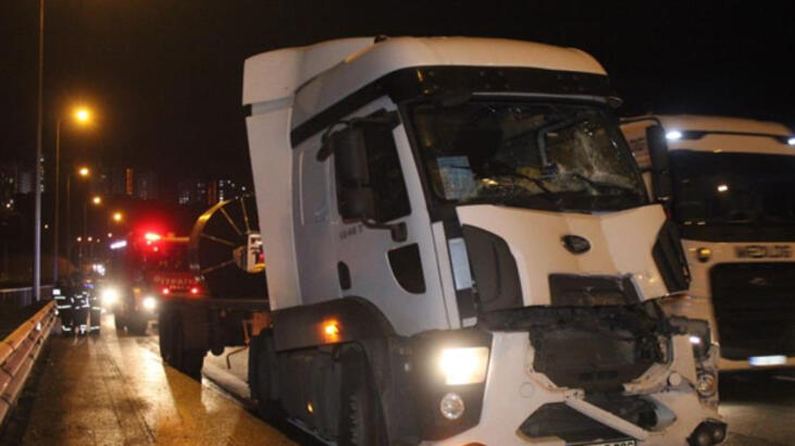 TEM’de iki tır çarpıştı