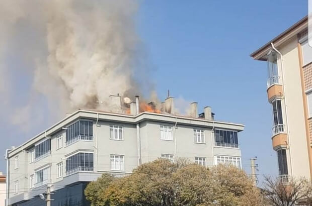 4 katlı binada çatı yangını