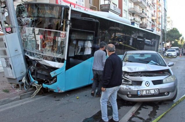 Halk otobüsü caddeyi savaş alanına çevirdi