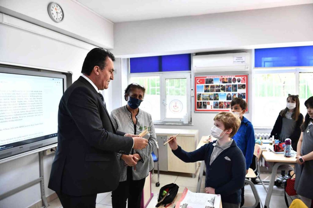 Dündar, öğrencilerle bir araya geldi