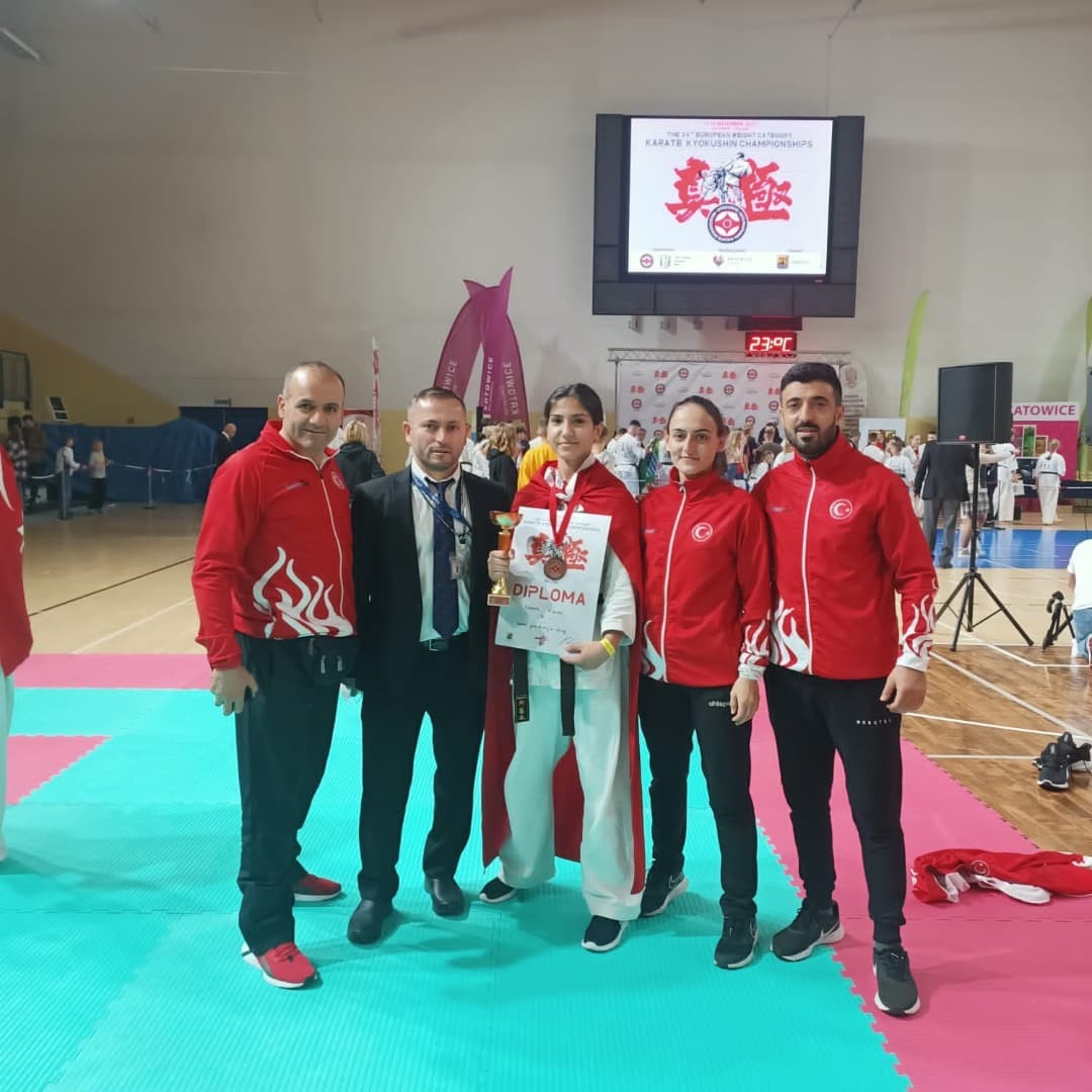 Edanur, Avrupa üçüncüsü