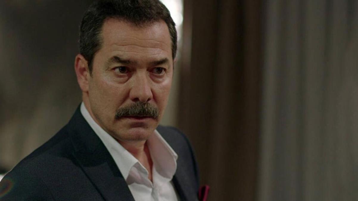 Fikret Kuşkan merdivenlerden düştü