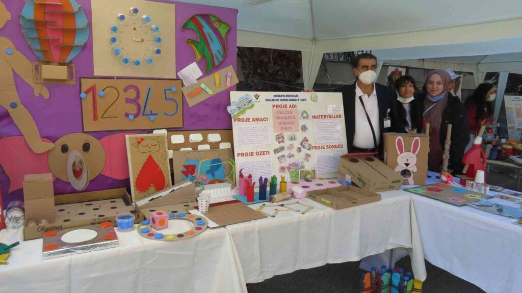 Geleceğin bilim adamları projelerini tanıttı