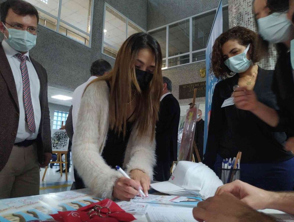 Genç öğretmen bütün organlarını bağışladı