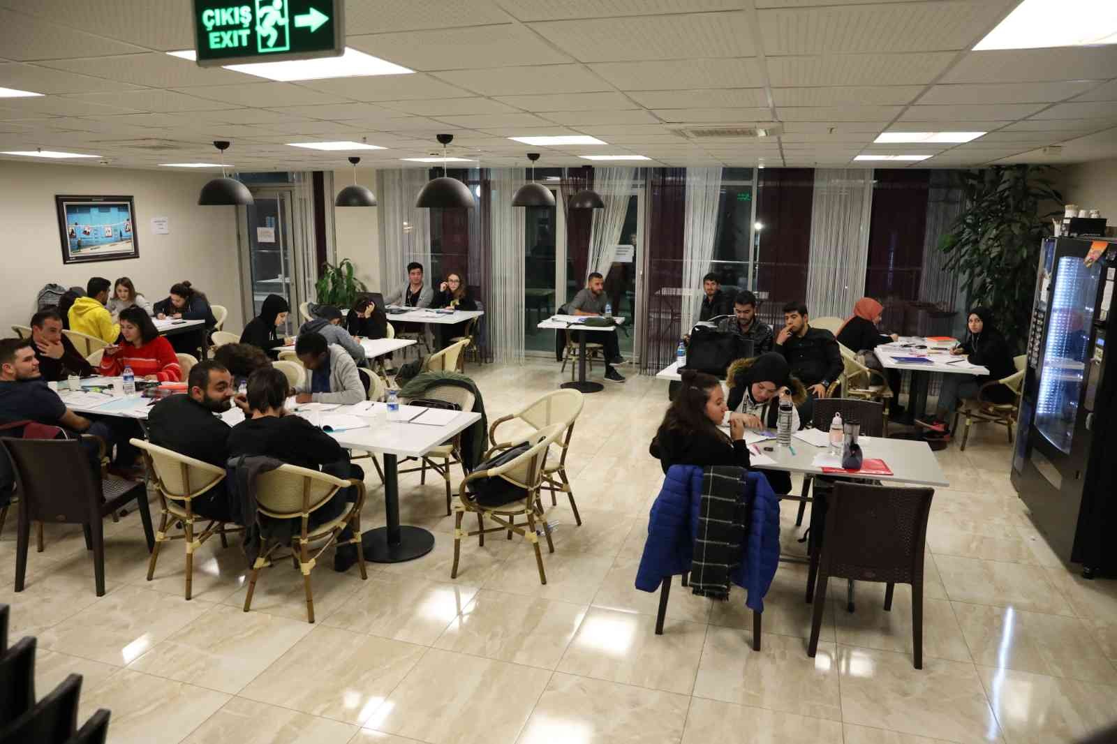 Gençlik merkezinde ‘vize’ mesaisi