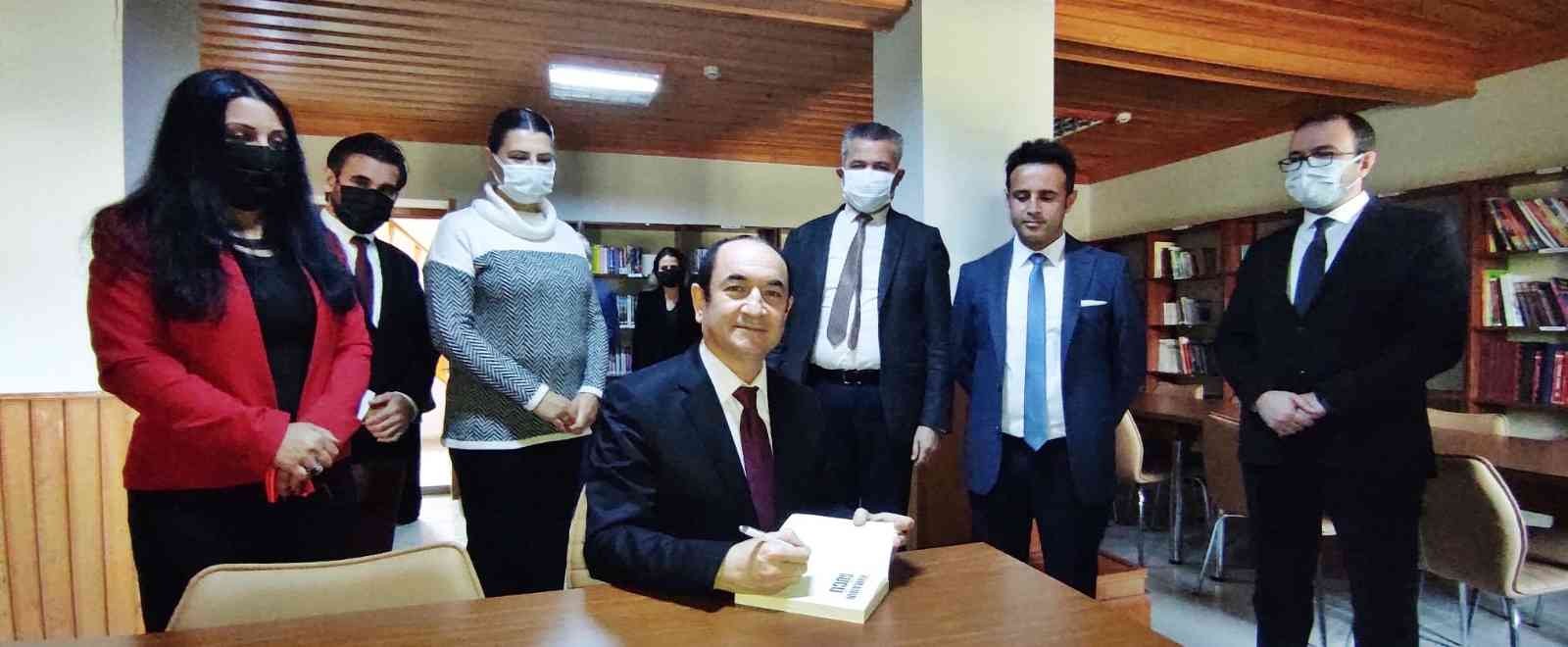 “Her kütüphane bir hapishane kapatır”