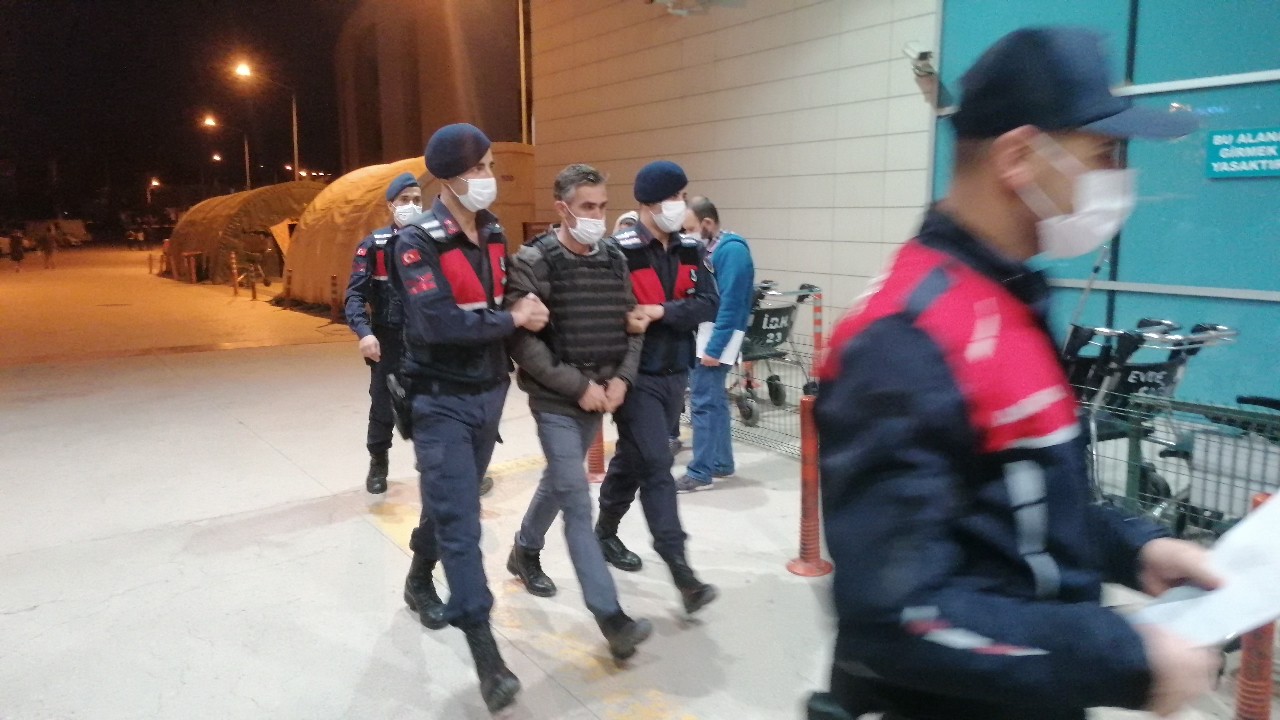 Husumetlisini başından vurarak öldürdü