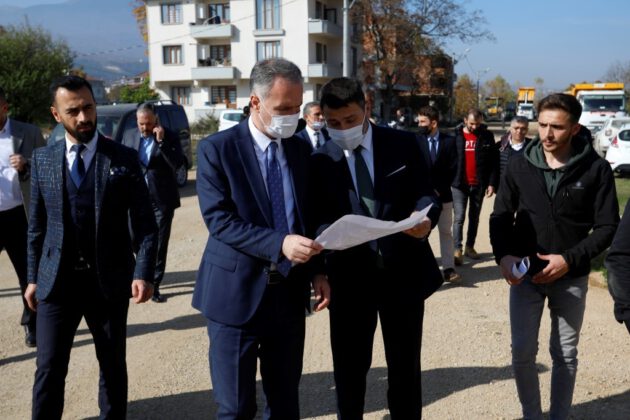 İnegöl’e beton yollar yapılıyor
