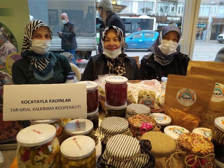 Kadınlar organik pazara akın etti