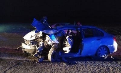 Otomobiller kafa kafaya çarpıştı