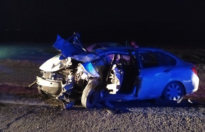 Otomobiller kafa kafaya çarpıştı