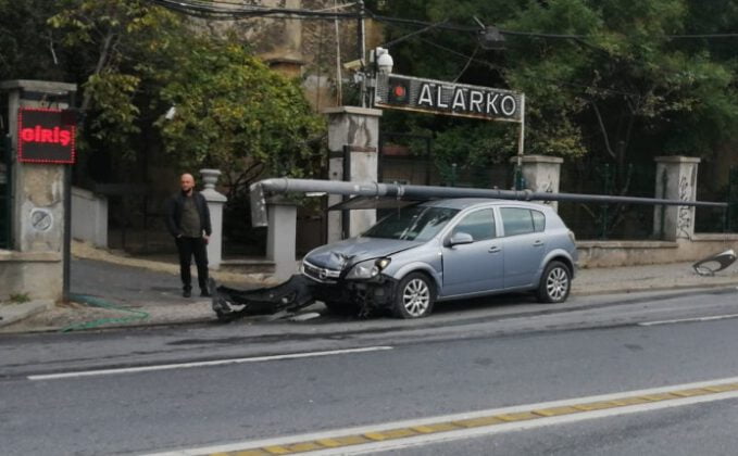 Müdürün yaşadığı kaza kamerada