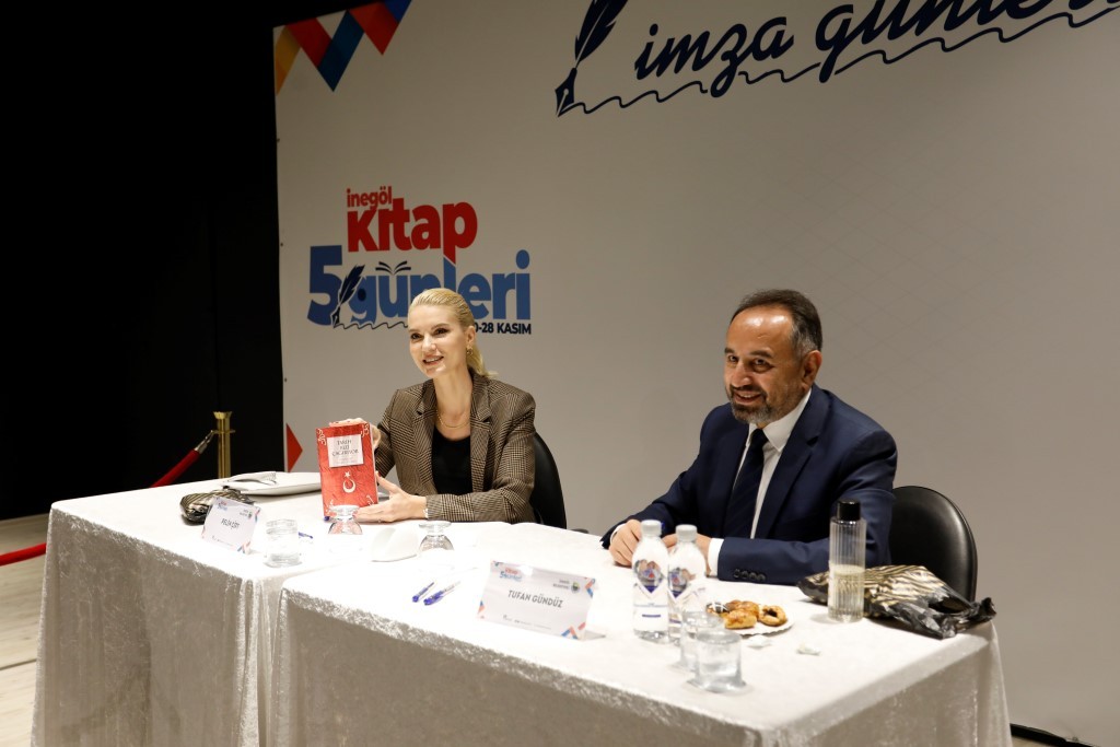 Kitap günlerinin finalini Pelin Çift yaptı