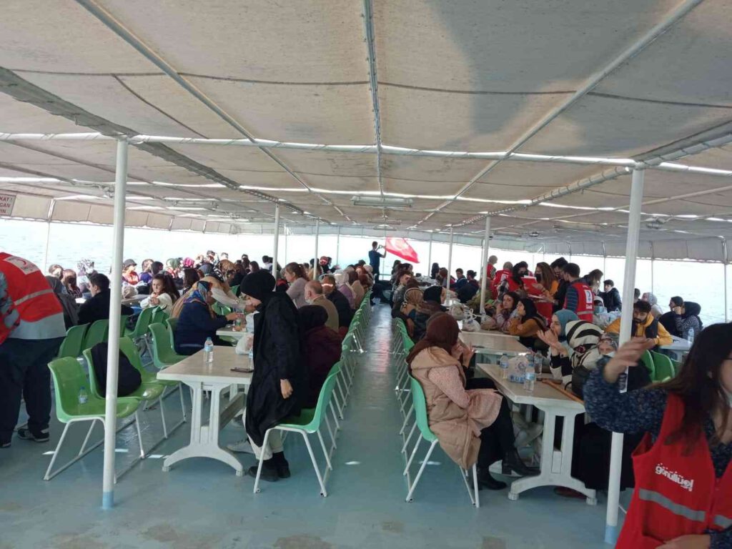 Kızılay denize açıldı