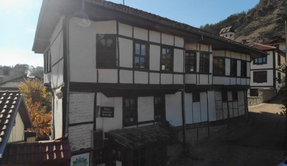 200 yıllık konak zamana meydan okuyor