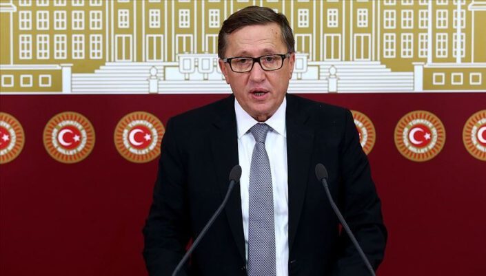 Lütfü Türkkan, görevinden istifa etti