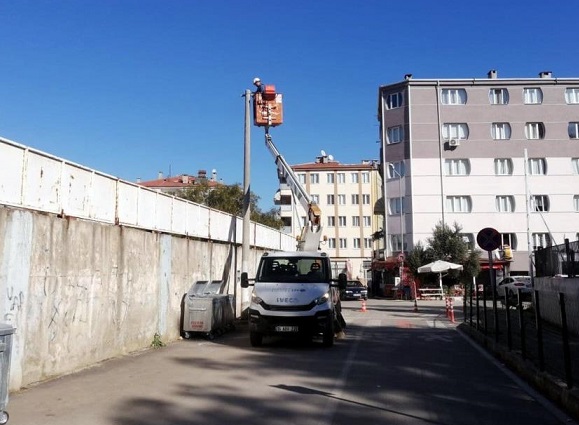 Muhtar istedi, mahalle aydınlandı