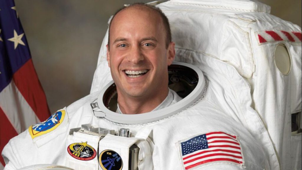 Uzay yürüyüşü sırasında boğuluyordum