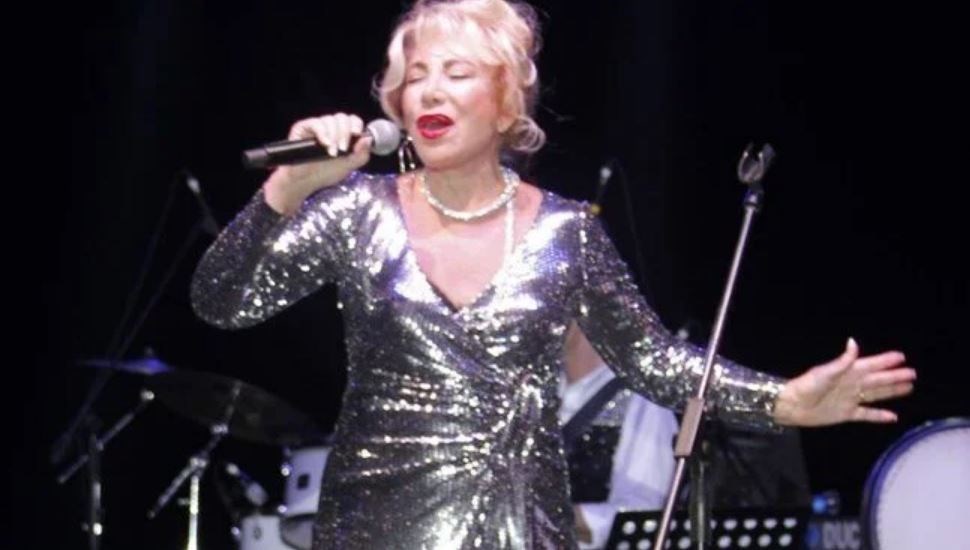 Nil Burak, eski eşi ile evleniyor