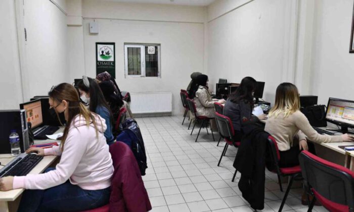 OSMEK’te bilgisayar kursuna yoğun ilgi