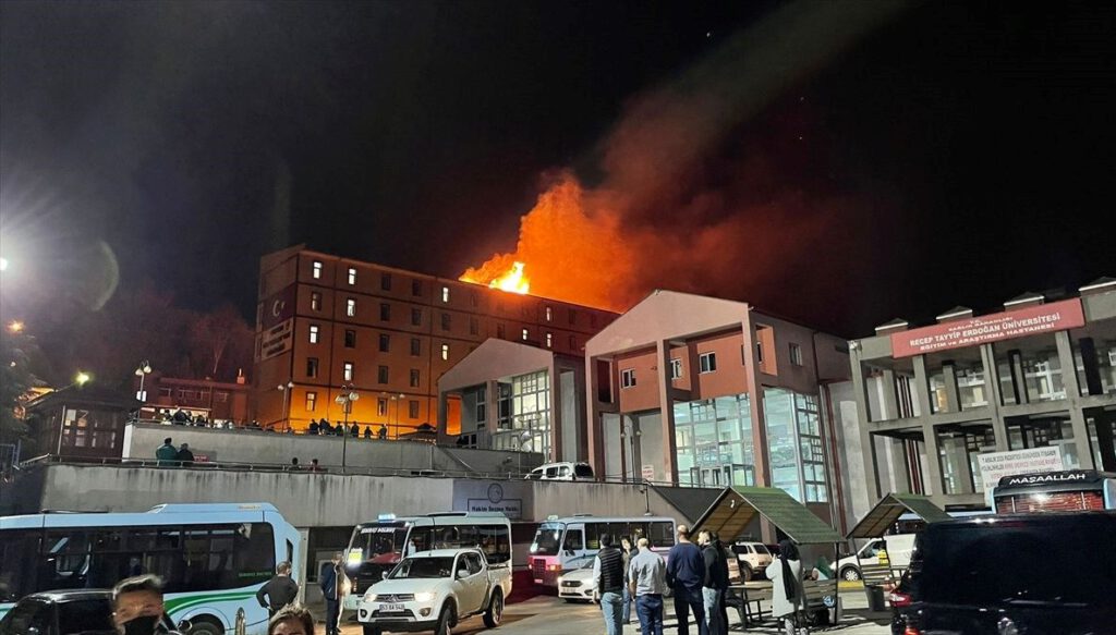 Rize’de öğrenci yurdunda yangın çıktı