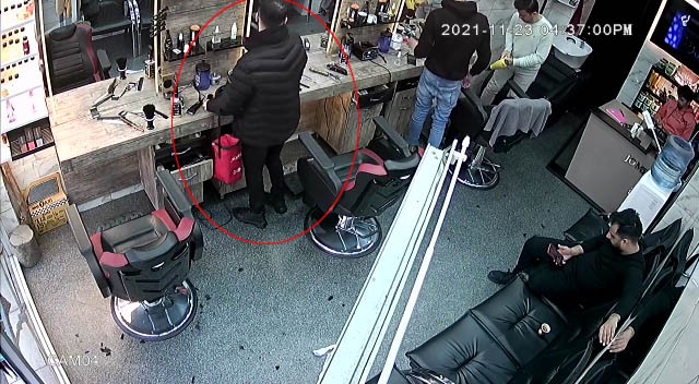 Saç tarama bahanesiyle tıraş makinesini çaldı