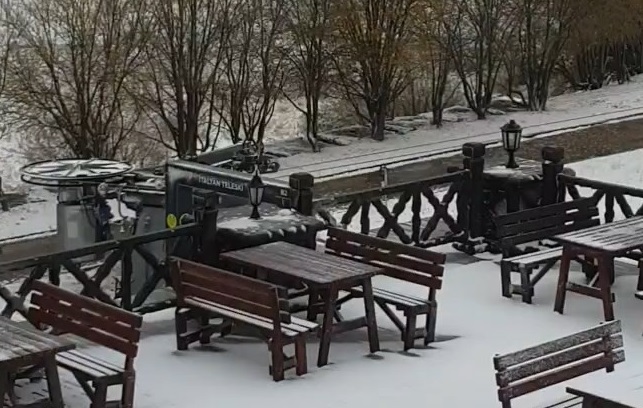 Uludağ beyaz örtüyle kaplandı