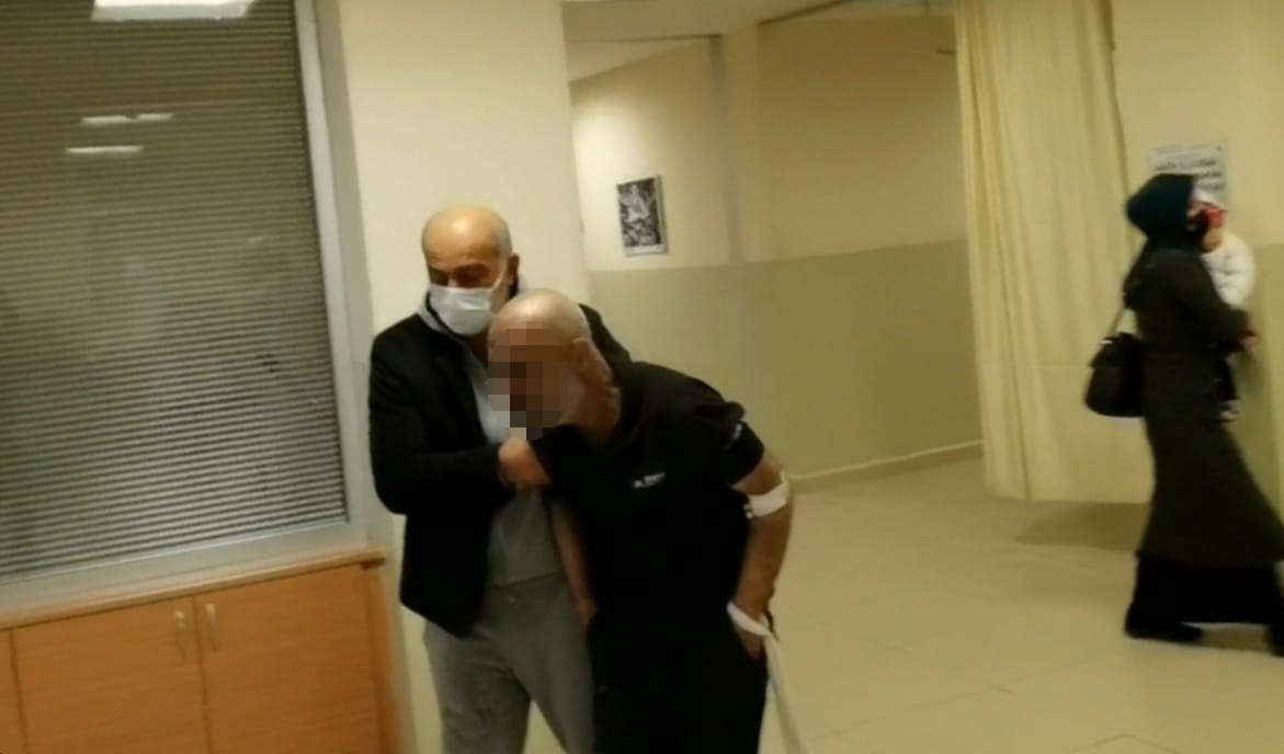 Yanan evine odun attı!