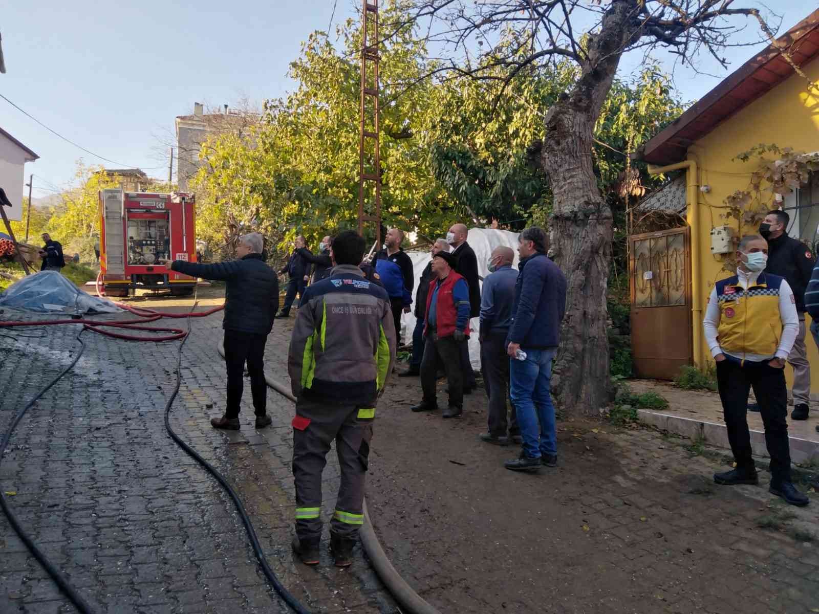 Yangın söndürürken kalbine yenildi
