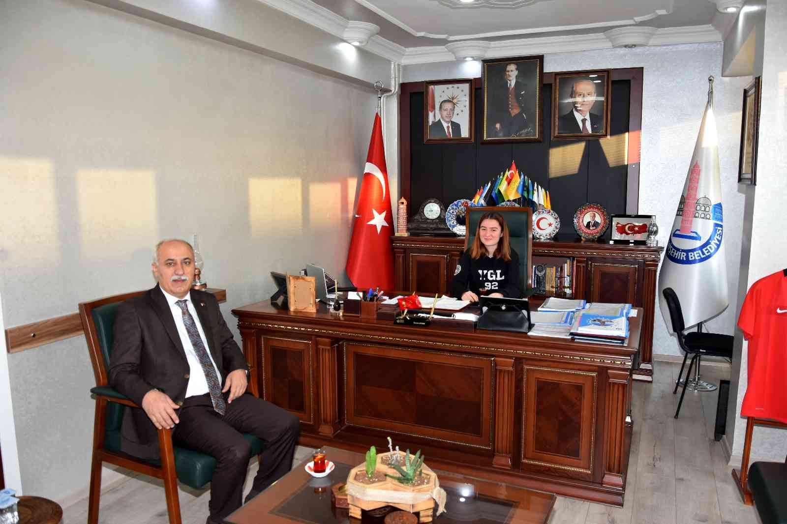 Yenişehir’e liseli başkan