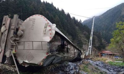 Zift yüklü tanker kaza yaptı