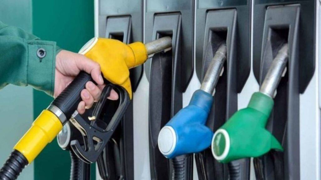 Benzin ve motorine bir zam daha