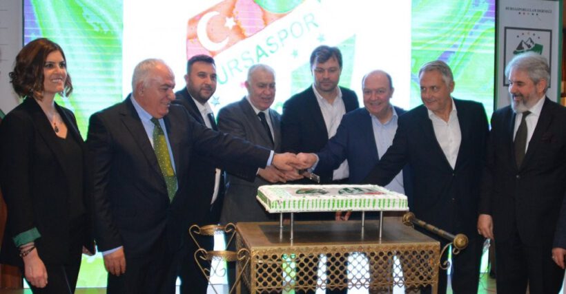 Vefa gecesine efsaneler akın etti