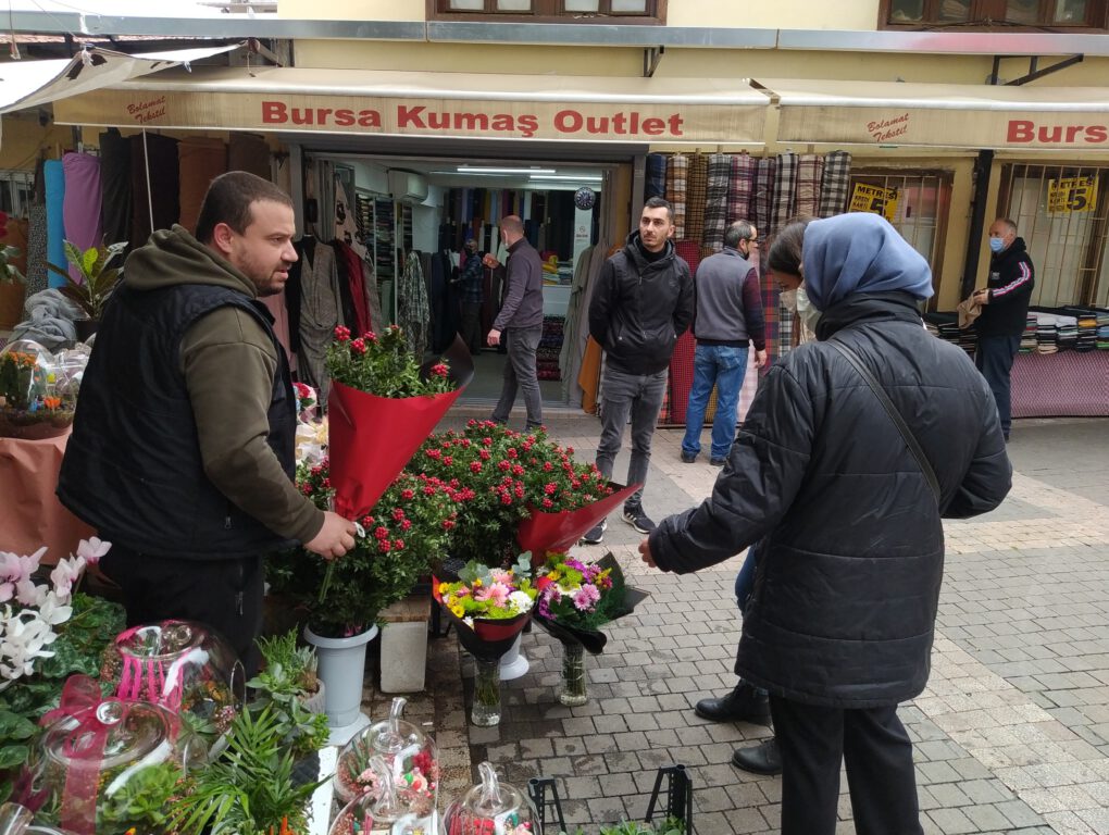 Ev sahibi olmak için çiçekçiye akın ediyorlar