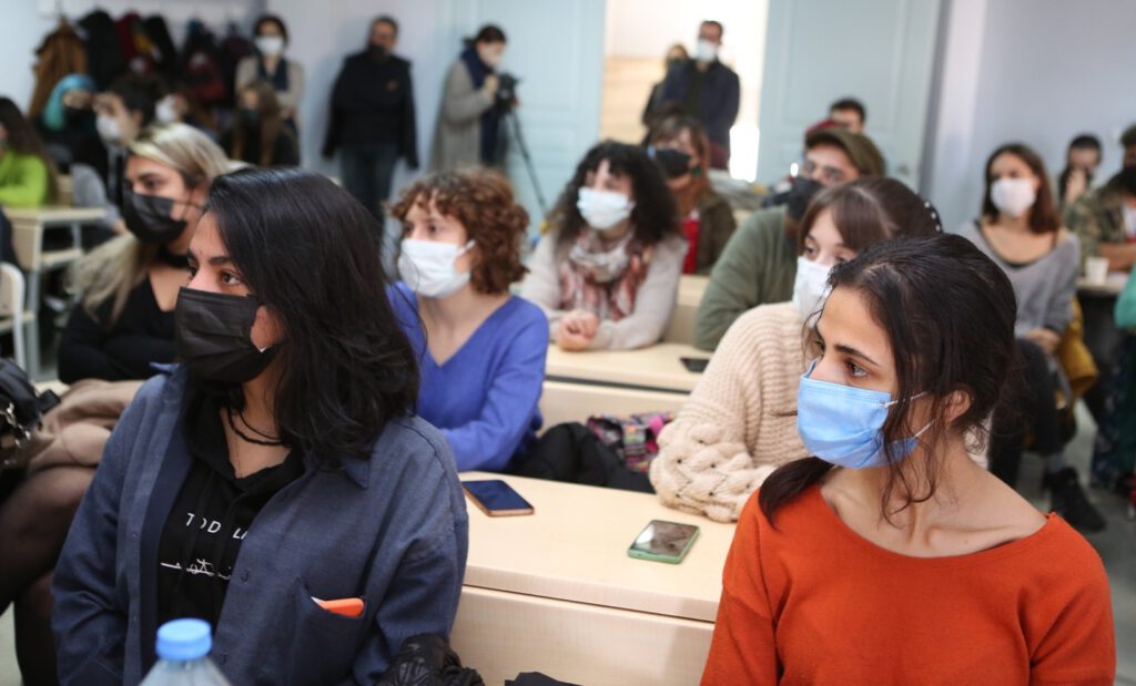 Nilüfer Kent Tiyatrosu öğrencilerle buluştu