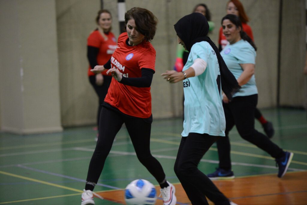 Topuklu kramponlar özel çocuklar için sahaya çıktı