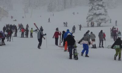 Uludağ’da kar ve tipi kayakçılara engel oluyor