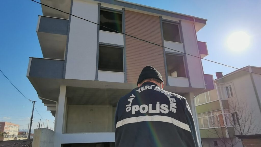 İnşaattan düşen işçi hayatını kaybetti