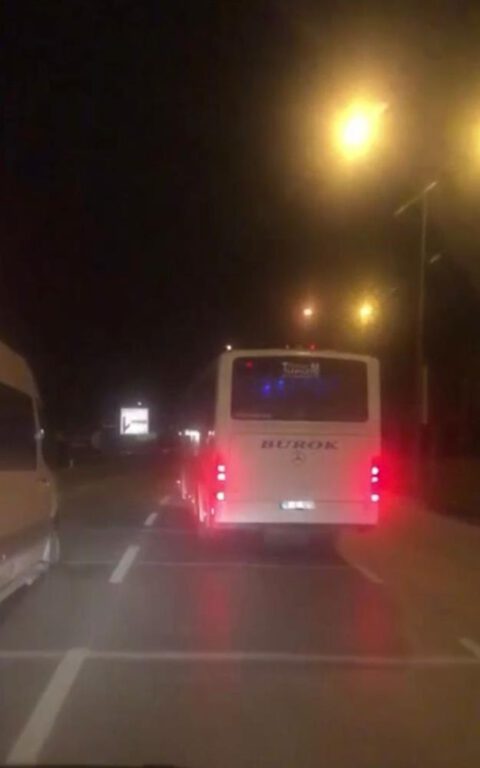 Bursa’da yan yan giden otobüs görenleri şaşkına çevirdi