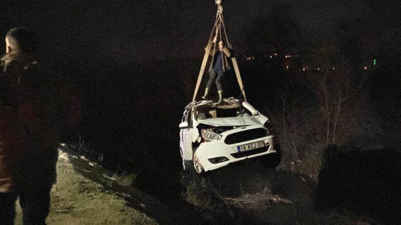 Dere yatağına uçan araç böyle kurtarıldı