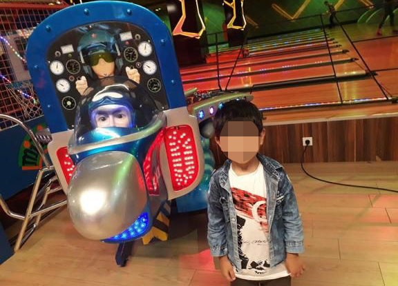 Cinnet geçiren baba, küçük oğlunu öldürdü