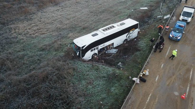 12 kişinin yaralandığı kaza kamerada